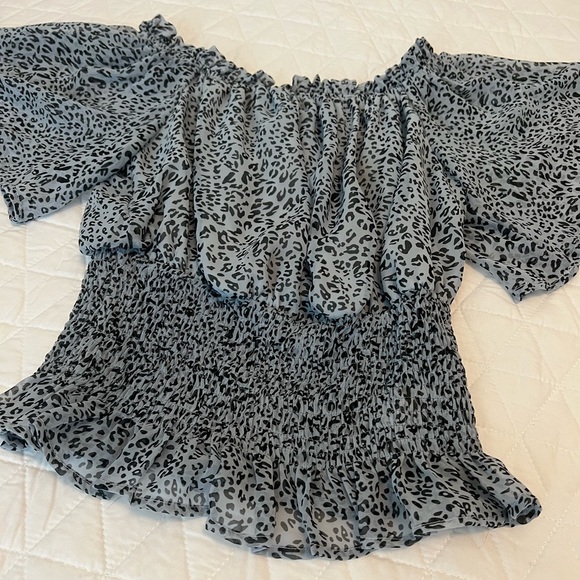 She + Sky Gray/Black Top Sz:Small - Picture 2 of 7